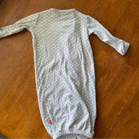 Magnetic Me baby sleeping gown - Picture 2 of 3